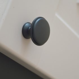 Cento Matt fekete, fém bútorgomb 28 mm átmérő