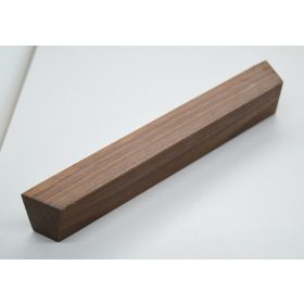   Möbelgriffe aus Holz, Walnuss geölt, beidseitig geschliffen, mit Bohrung 64 - 96 -128 mm