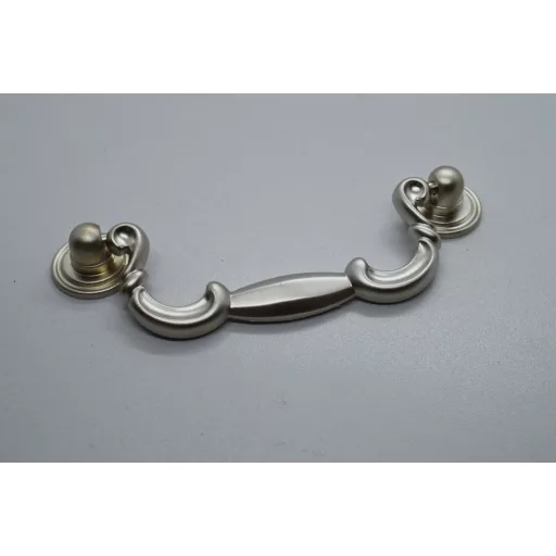 Möbelgriff aus Metall, matt nikkel, Bohrung 96 mm