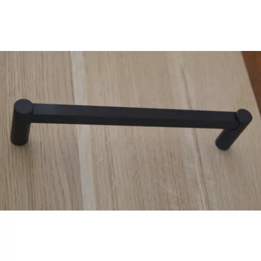 DOT Schwarzer Möbelgriff, Metall,  160 mm Bohrabstand