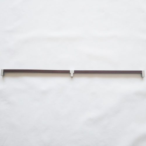 Műanyag bútorfogantyú, sötét barna-króm színű