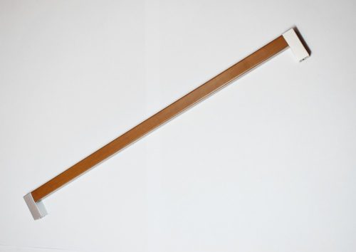 Műanyag bútorfogantyú, króm és fa hatású műanyag, 320 mm furattáv, modern stílus 