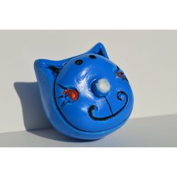 Műanyag bútorgomb, kék macska figurás