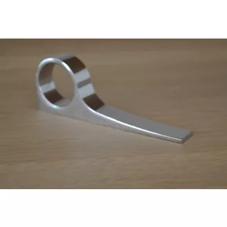   Fényes króm, egyedi kialakítású bútorfogantyú, 32 mm furattáv