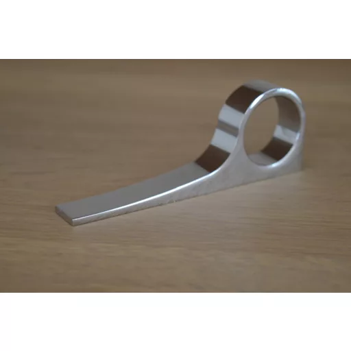 Fényes króm, egyedi kialakítású bútorfogantyú, 32 mm furattáv