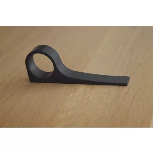 Matt fekete, egyedi kialakítású bútorfogantyú, 32 mm furattáv