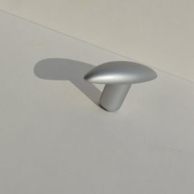 Kicsi bútorgomb, matt króm színben, 36x11 mm méretben