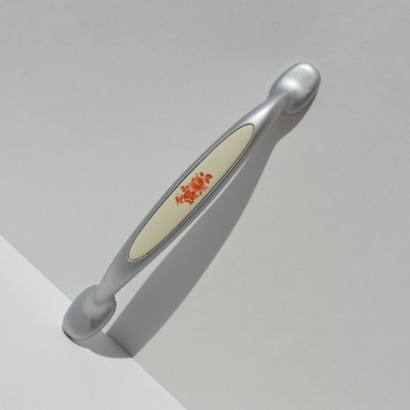 Metall-Kunststoff-Möbelgriff in Chrom matt mit floralem Muster, Bohrung 96 mm