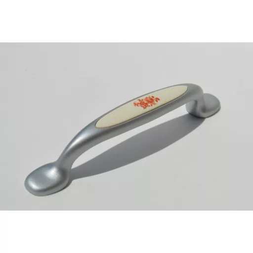 Metall-Kunststoff-Möbelgriff in Chrom matt mit floralem Muster, Bohrung 96 mm