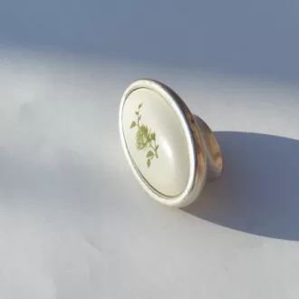   Fém-műanyag bútorfogantyú, újezüst színű, zöld virág mintával, 16 mm furattávval