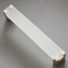 Fém-műanyag bútorfogantyú, fehér - pezsgő színű, 128 mm furattávval