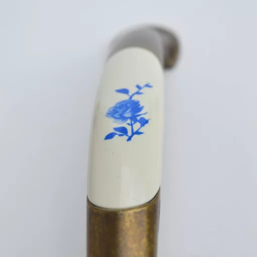 Möbelgriff aus Metall-Kunststoff, Bronze mit blauem Blumenmuster