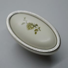   Fém-műanyag bútorgomb, újezüst színű, zöld virág mintával