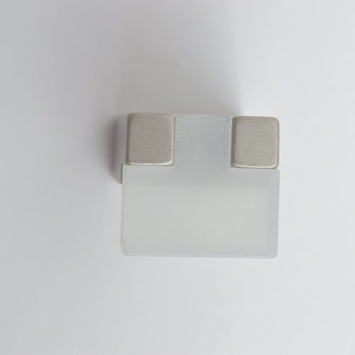 Fém-műanyag bútorfogantyú, pezsgő - fehér színű