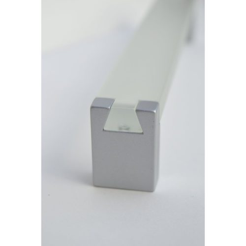 Fém-akril bútorfogantyú, matt króm - opálos fehér színű, 160 mm furattávval