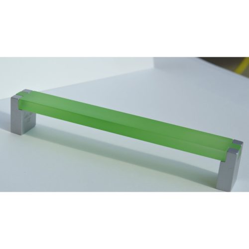 Fém-műanyag bútorfogantyú, zöld akril - matt króm végekkel, 160 mm furattávval