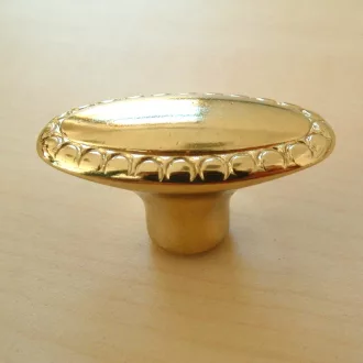 Klassischer Möbelgriff, goldfarbener Möbelknopf aus Metall