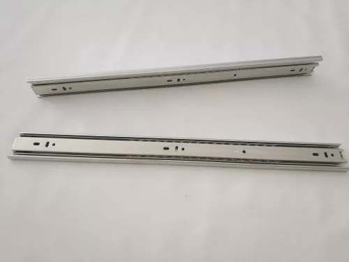 Kugelgelagertes Schubladenauszugssystem mit Vollauszug, 45/600 mm