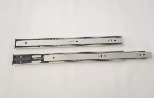 Teljes kihúzású, 45/500 mm, finoman záródó golyós fiókcsúszó rendszer