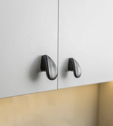 VENICE Fém bútorgomb, csepp formájú, matt fekete színű