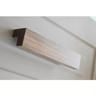   Möbelgriffe aus Massivholz, Nussbaum lackiert, mit 128 -160 mm Bohrungsabstand