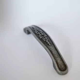   Fém bútorfogantyú, antik fekete színű, 96 mm furattávval