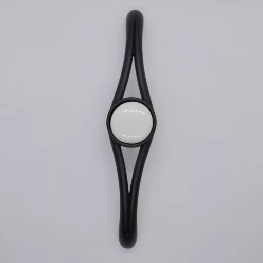 Mattschwarz - weiß mit Porzellanzubehör, 128 mm Bohrung, Metall-Porzellan-Möbelgriff