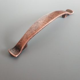   Möbelgriff aus Metall, Messing, antik patiniert, Bohrung 96 mm