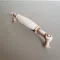 Metallgriff aus Porzellan, antikisiertes Metall, braun lackiert - Farbe beige, Bohrung 96 mm