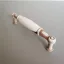 Metallgriff aus Porzellan, antikisiertes Metall, braun lackiert - Farbe beige, Bohrung 96 mm