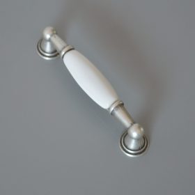  Metallgriff aus Porzellan, Metall antik-silberfarben - Farbe weißes Porzellan, Bohrung 96 mm