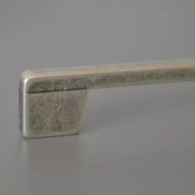   Metall-Möbelgriff, Ecke silber, mit 128 und 160 mm Lochabstand 