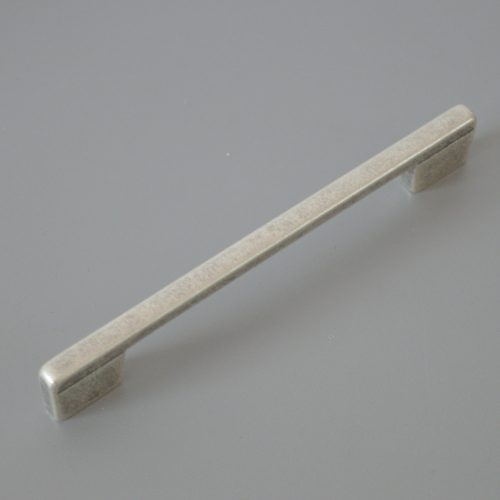 Fém bútorfogantyú, sarki ezüst színű, 128 és 160 mm furattávval 