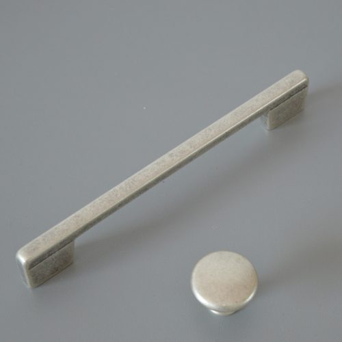 Fém bútorfogantyú, sarki ezüst színű, 128 és 160 mm furattávval 