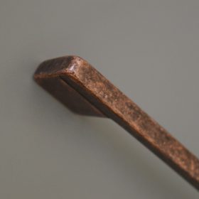   Fém bútorfogantyú, antik réz színű, 128 és 160 mm furattávval 