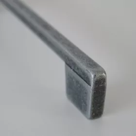   Antik fekete színű, fém bútorfogantyú, 128 és 160 mm furattáv