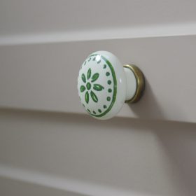   Fém-porcelán bútorgomb, bézs - bronz színű, zöld virág mintával