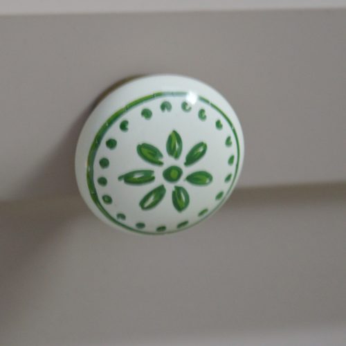 Fém-porcelán bútorgomb, bézs - bronz színű, zöld virág mintával