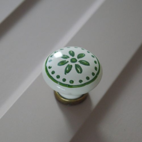 Fém-porcelán bútorgomb, bézs - bronz színű, zöld virág mintával