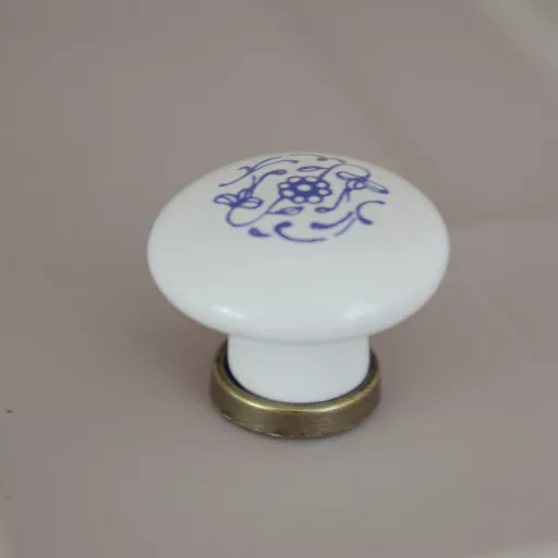 MÖBELGRIFF AUS PORZELLAN MIT KNÖPFEN, BEIGEFARBENES PORZELLAN - Blau BLUMENMUSTER, SOCKEL AUS BRONZE