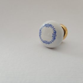   Fém-porcelán bútorgomb, fényes arany - fehér színű, kék motívummal