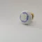 Weißer Porzellan-Möbelknopf mit blauem Motiv