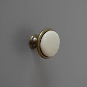   Fém-porcelán bútorgomb, bronz talp - törtfehér porcelán színű