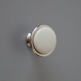  Fém-porcelán bútorgomb, fényes króm talp - törtfehér porcelán színű