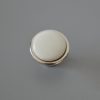 Fém-porcelán bútorgomb, fényes króm talp - törtfehér porcelán színű
