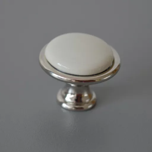 Möbelknopf aus Metall-Porzellan, Sockel aus glänzendem Chrom - Farbe cremefarbenes Porzellan