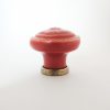 Fém-porcelán bútorgomb, bordó színű, bronz talprésszel
