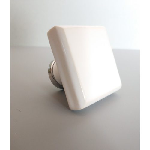 Fém-porcelán bútorgomb, négyszögletű, fehér színű, króm talprésszel