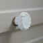 Fém-porcelán bútorgomb, fehér- antik bronz színű