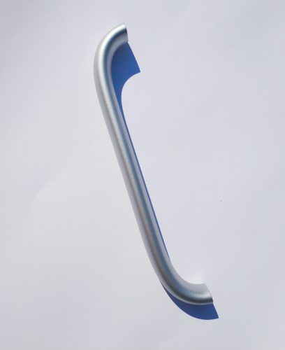 Möbelgriff aus Metall in Chrom matt